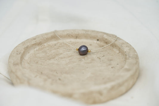 Armband mit großer dunkler Süßewasserperle