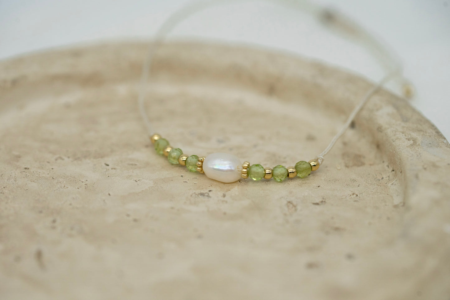 Peridot Armband mit Süßwasserperle | geknüpft