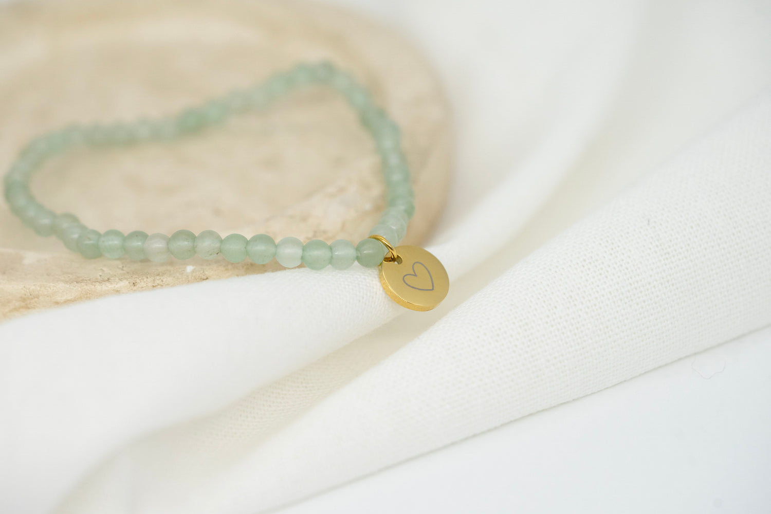 Edelstein Armband aus Aventurin mit graviertem goldenen Plättchen