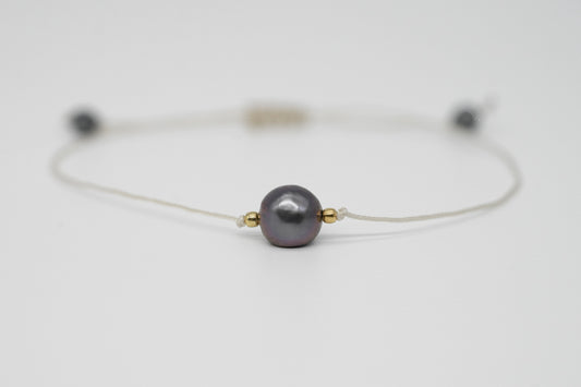 Armband mit großer dunkler Süßewasserperle