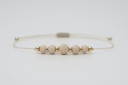 Fossilstein Armband mit dunkler Keshi Perle | geknüpft