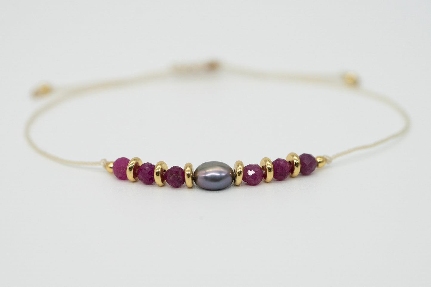 Rubin Armband mit dunkler Keshiperle | geknüpft