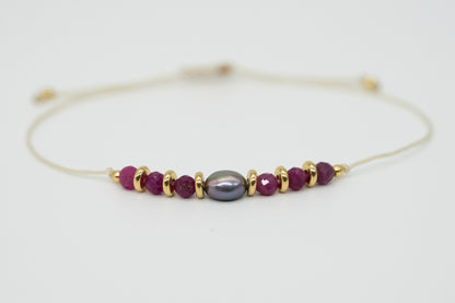 Rubin Armband mit dunkler Keshiperle | geknüpft