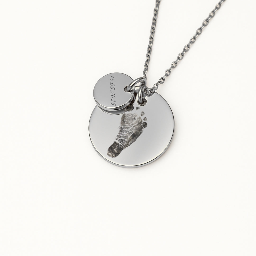 Gravurkette mit Fußabdruck & Namensplättchen – Personalisierter Gravurschmuck