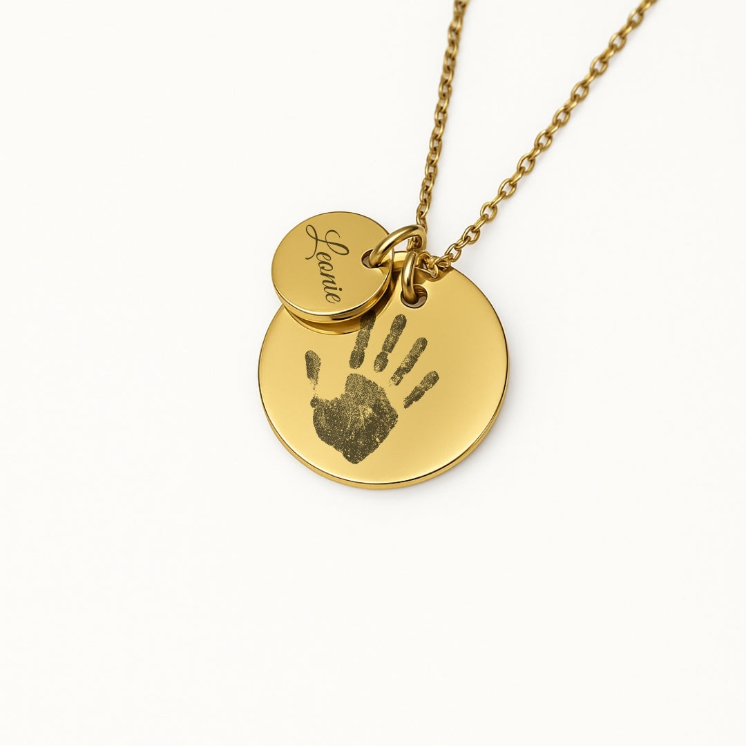 Gravurkette mit Handabdruck & Namensplättchen – Personalisierter Erinnerungsschmuck