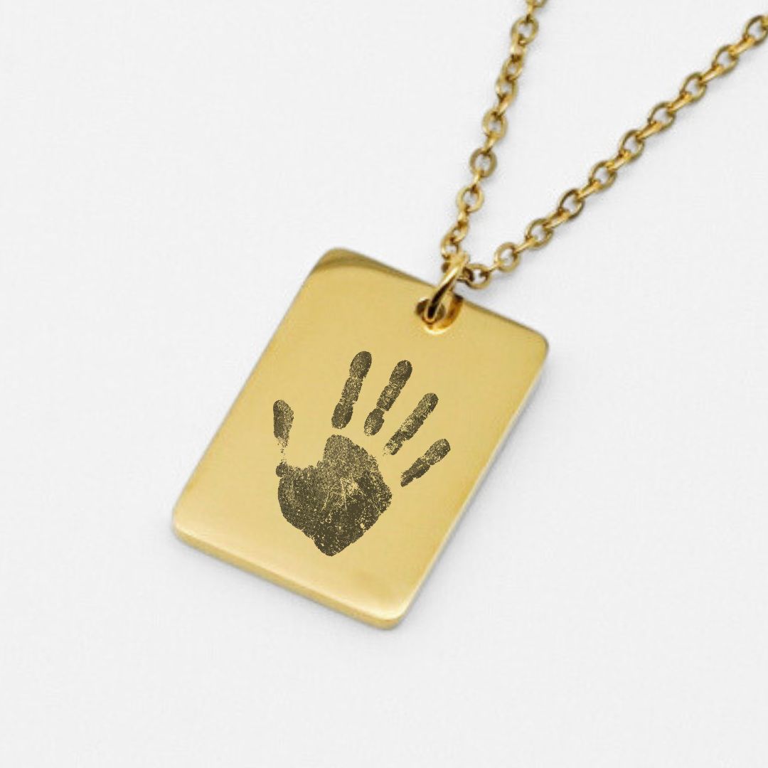Gravierte Halskette mit Handabdruck